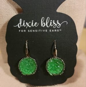 NWT, Emerald green crystal druzy leverback earrings for sensitive ears.